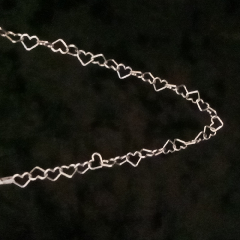 925 Italy marked Heart link chain 22 inches. Very pretty💕